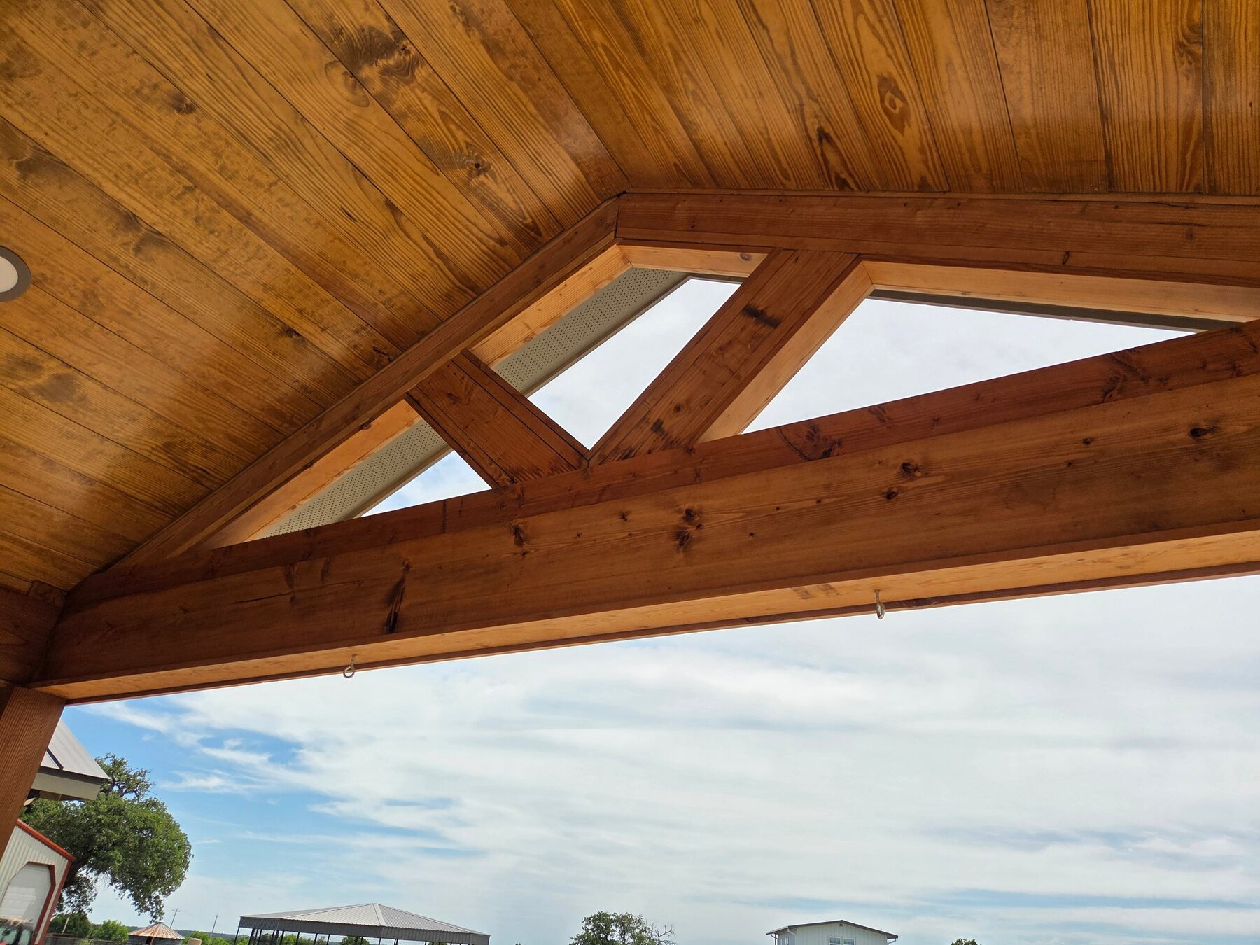 Vaulted wood-beam finish